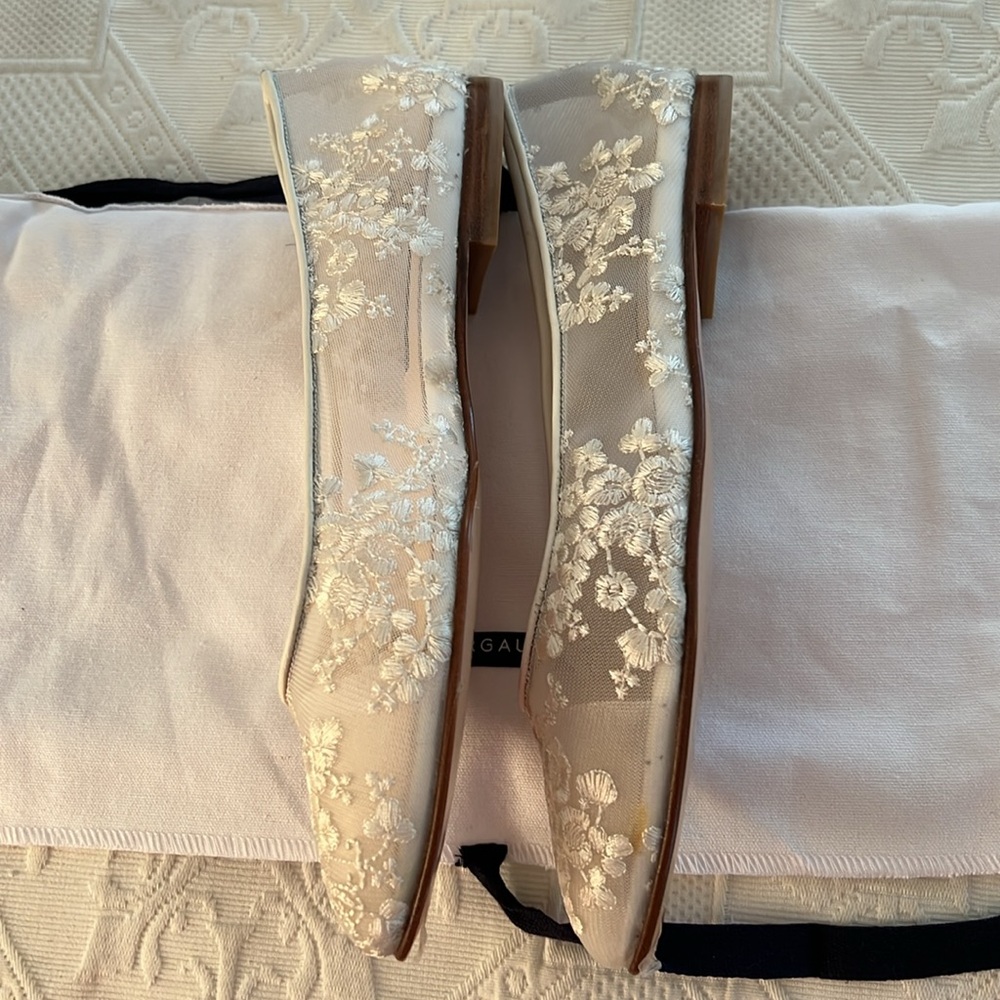 BRAND NEW MARGAUX “THE POINTE” IVORY LACE BALLET FLAT SHOES - Picture 2 of 8